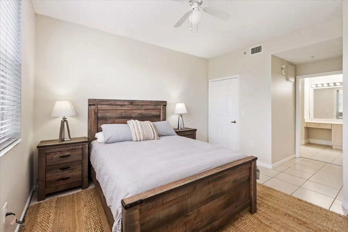 2060 GREENVIEW SHORES Boulevard #308