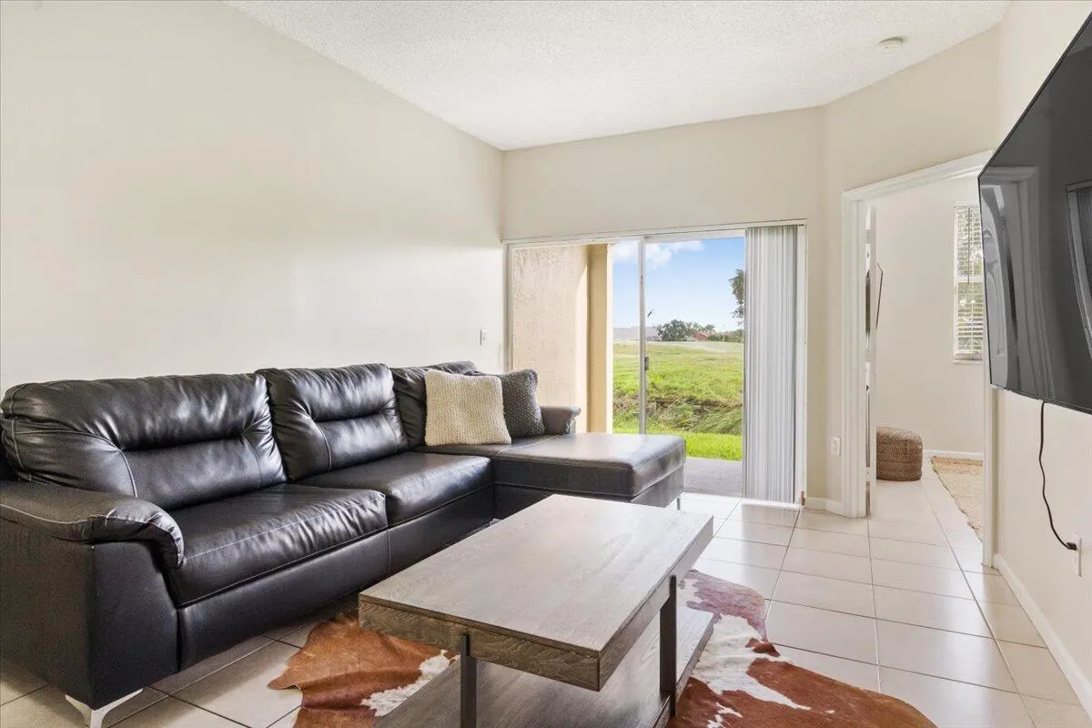 2060 GREENVIEW SHORES Boulevard #308