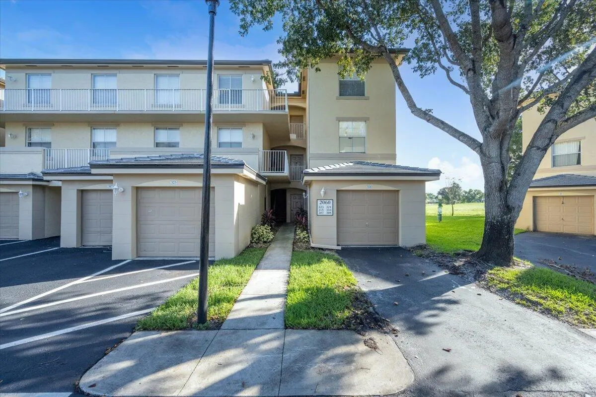 2060 GREENVIEW SHORES Boulevard #308