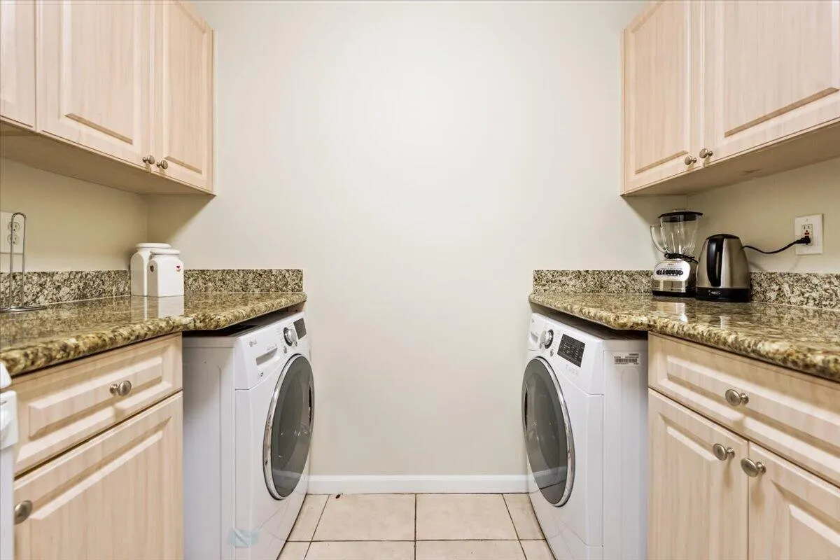 2060 GREENVIEW SHORES Boulevard #308