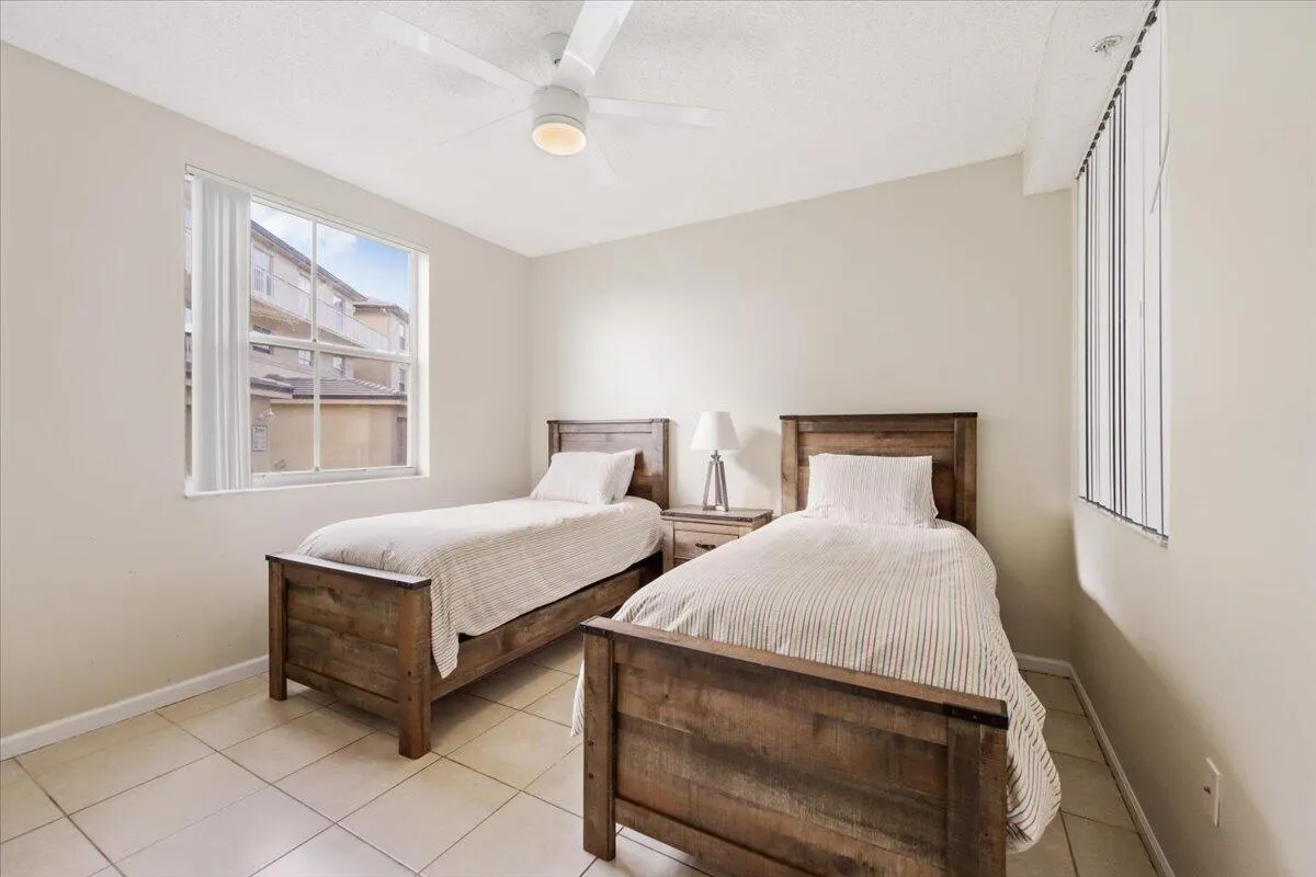2060 GREENVIEW SHORES Boulevard #308