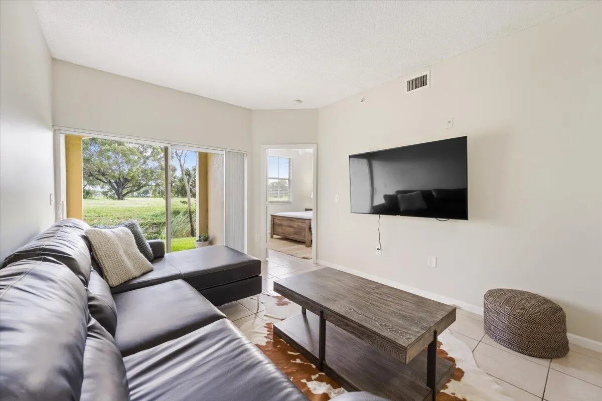 2060 GREENVIEW SHORES Boulevard #308