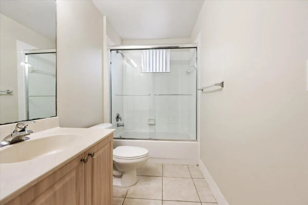 2060 GREENVIEW SHORES Boulevard #308