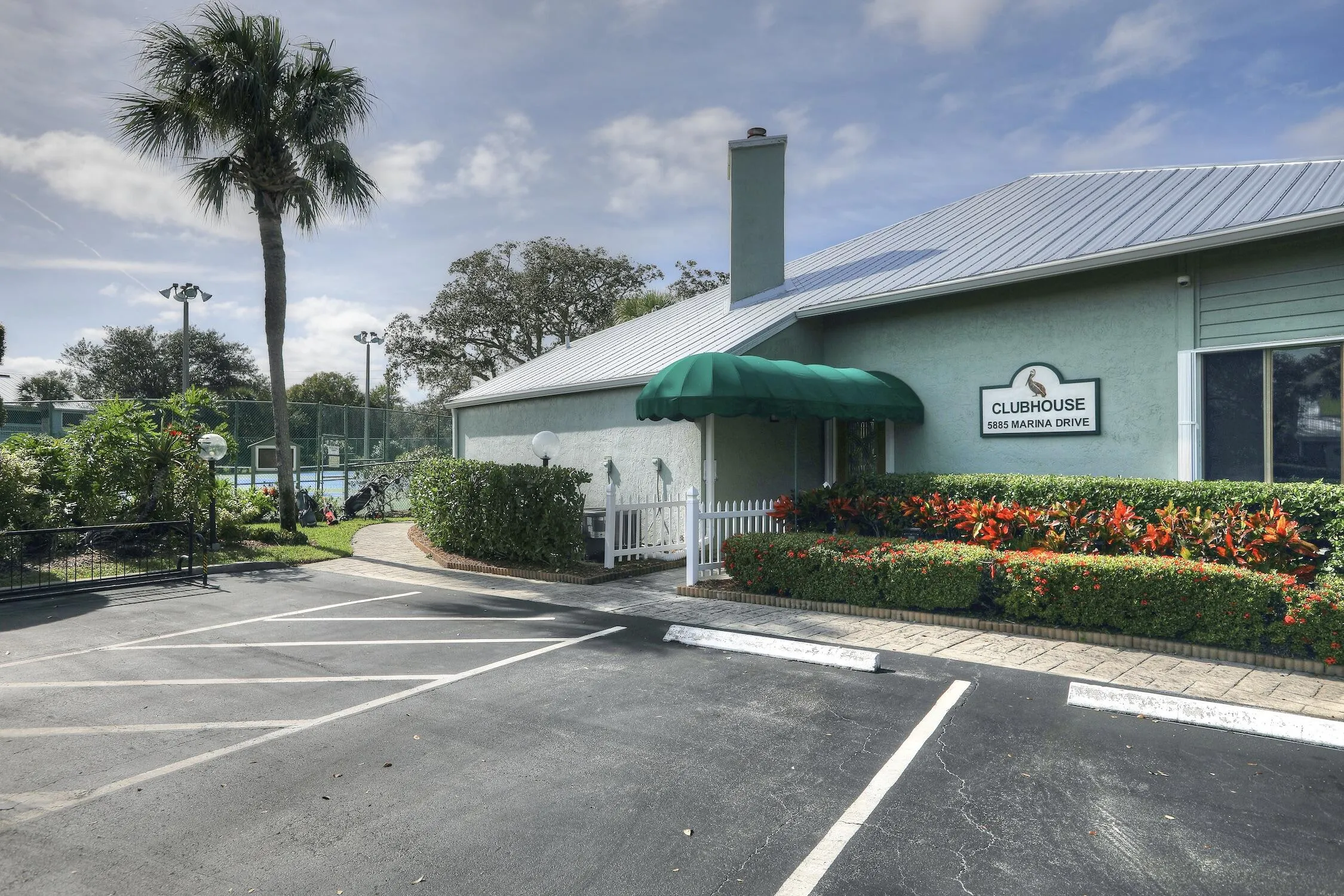 5685 MARINA Drive #4