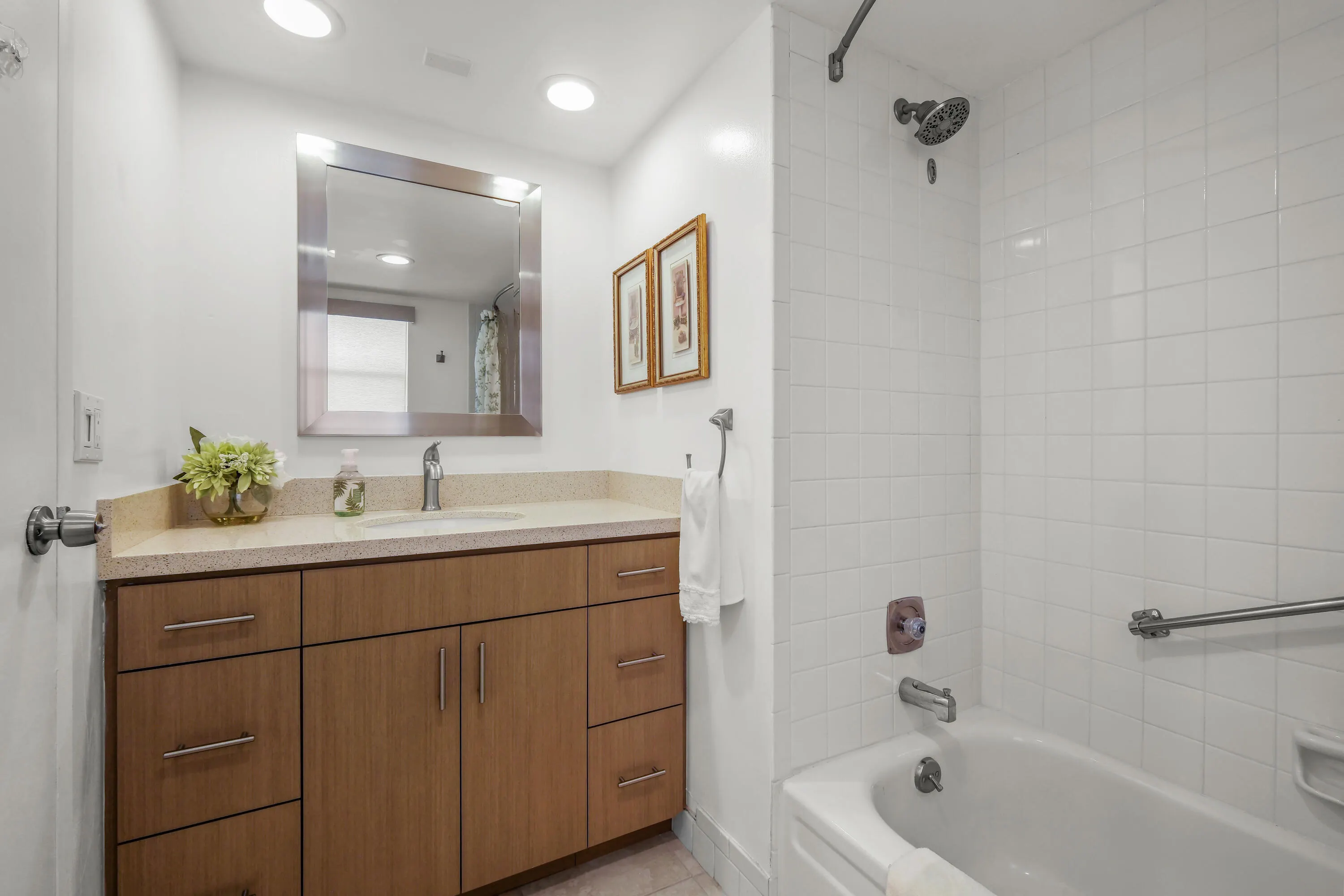 3871 VIA POINCIANA #104
