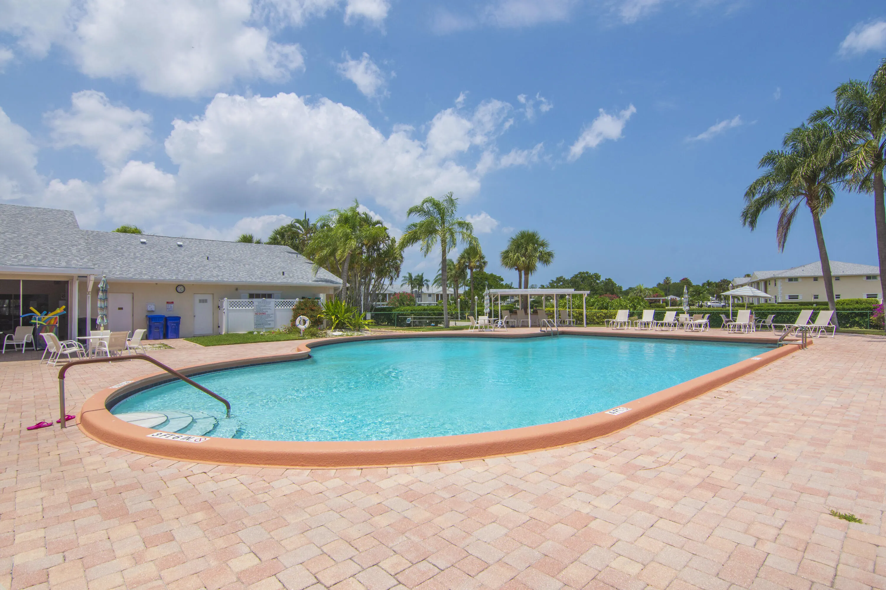 406 GROVE ISLE Circle #406