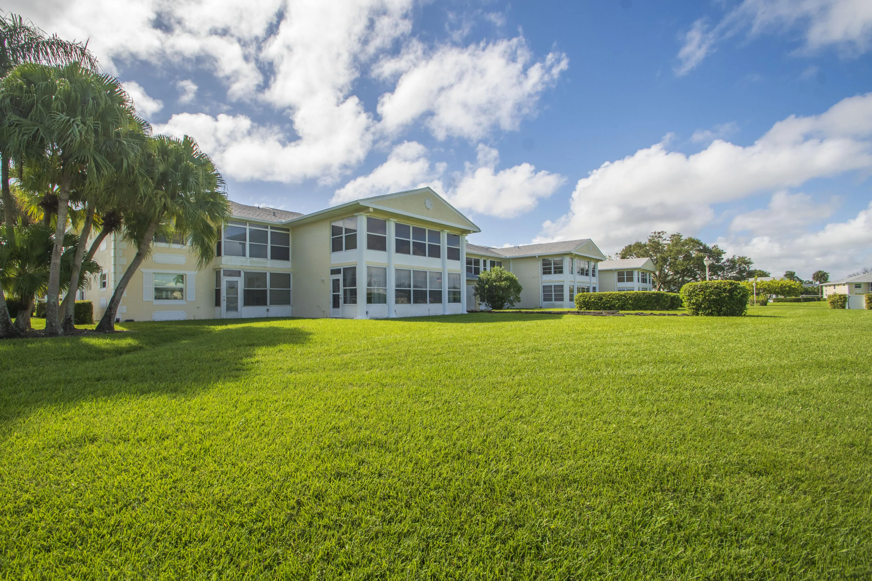 406 GROVE ISLE Circle #406