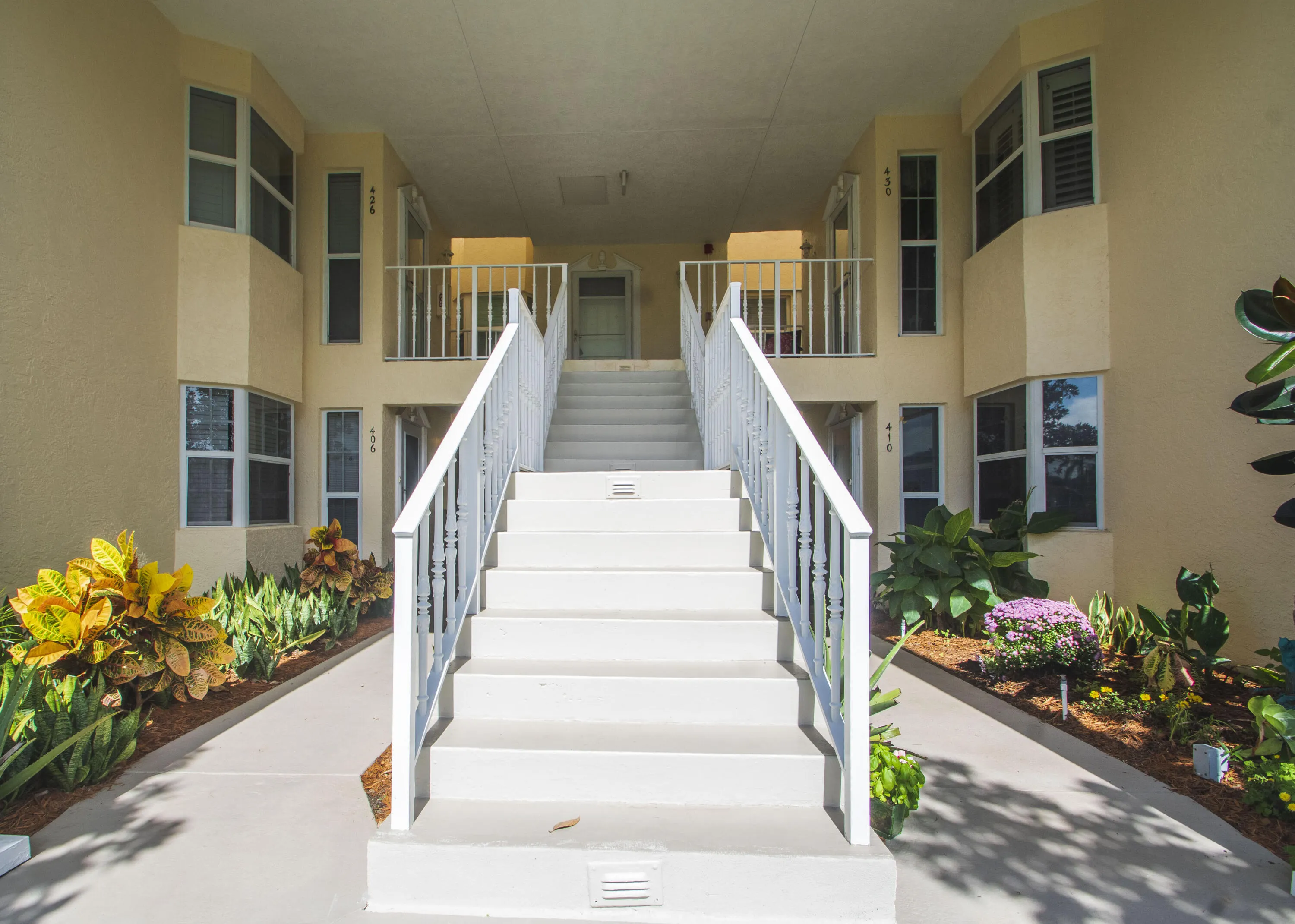406 GROVE ISLE Circle #406