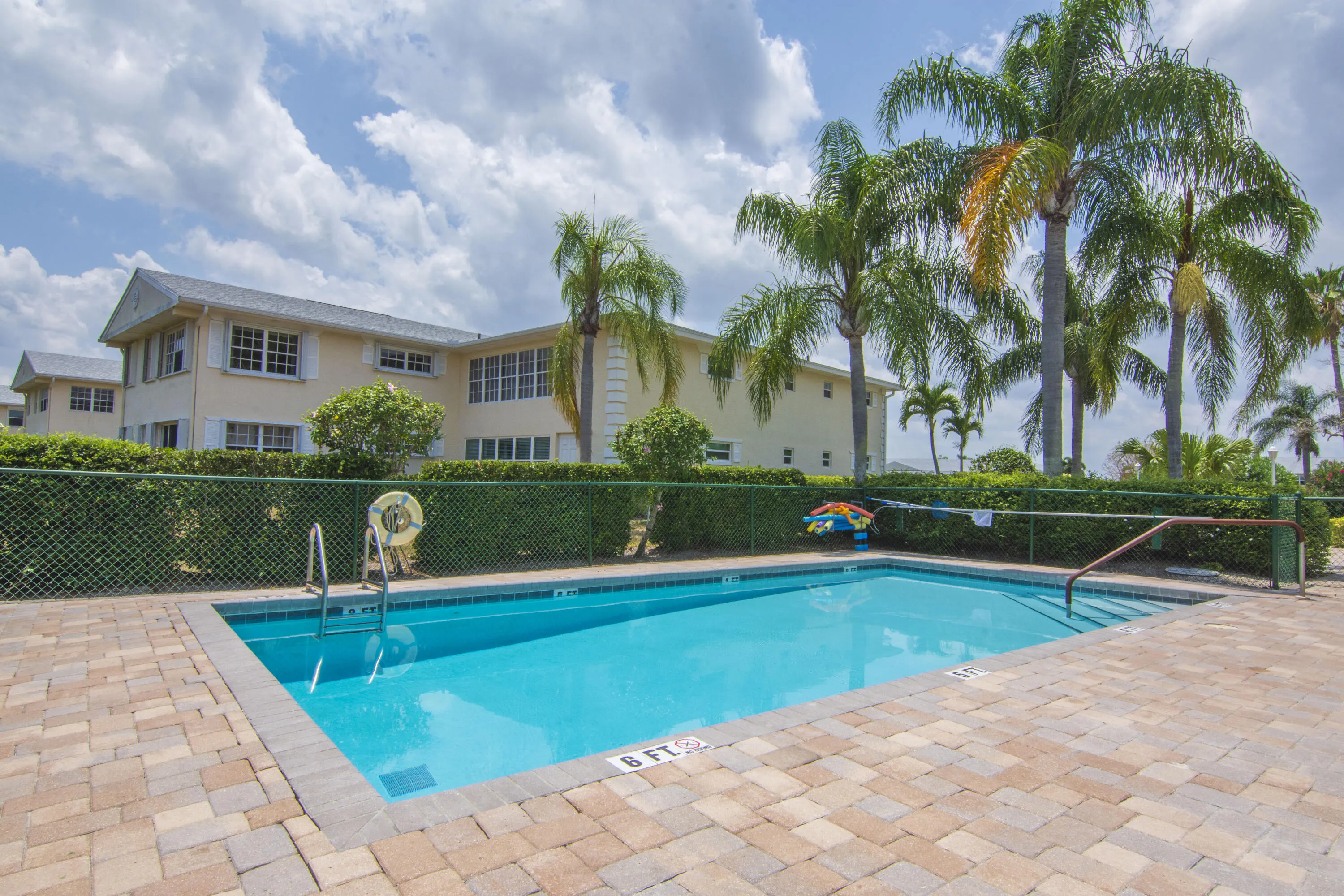 406 GROVE ISLE Circle #406