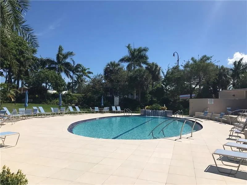 1427 E Hillsboro Boulevard #Apt 528