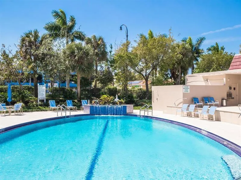 1427 E Hillsboro Boulevard #Apt 528