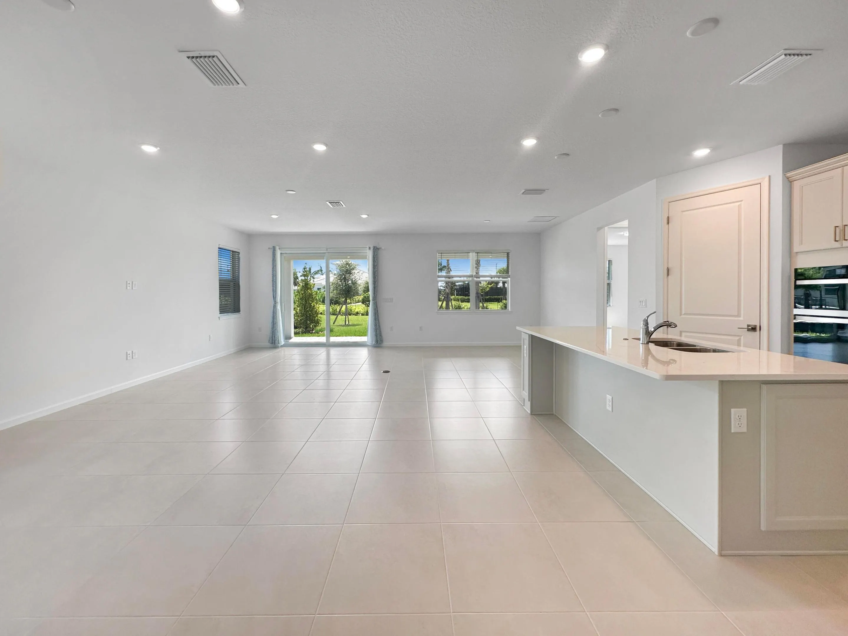 1156 HAVEN Circle