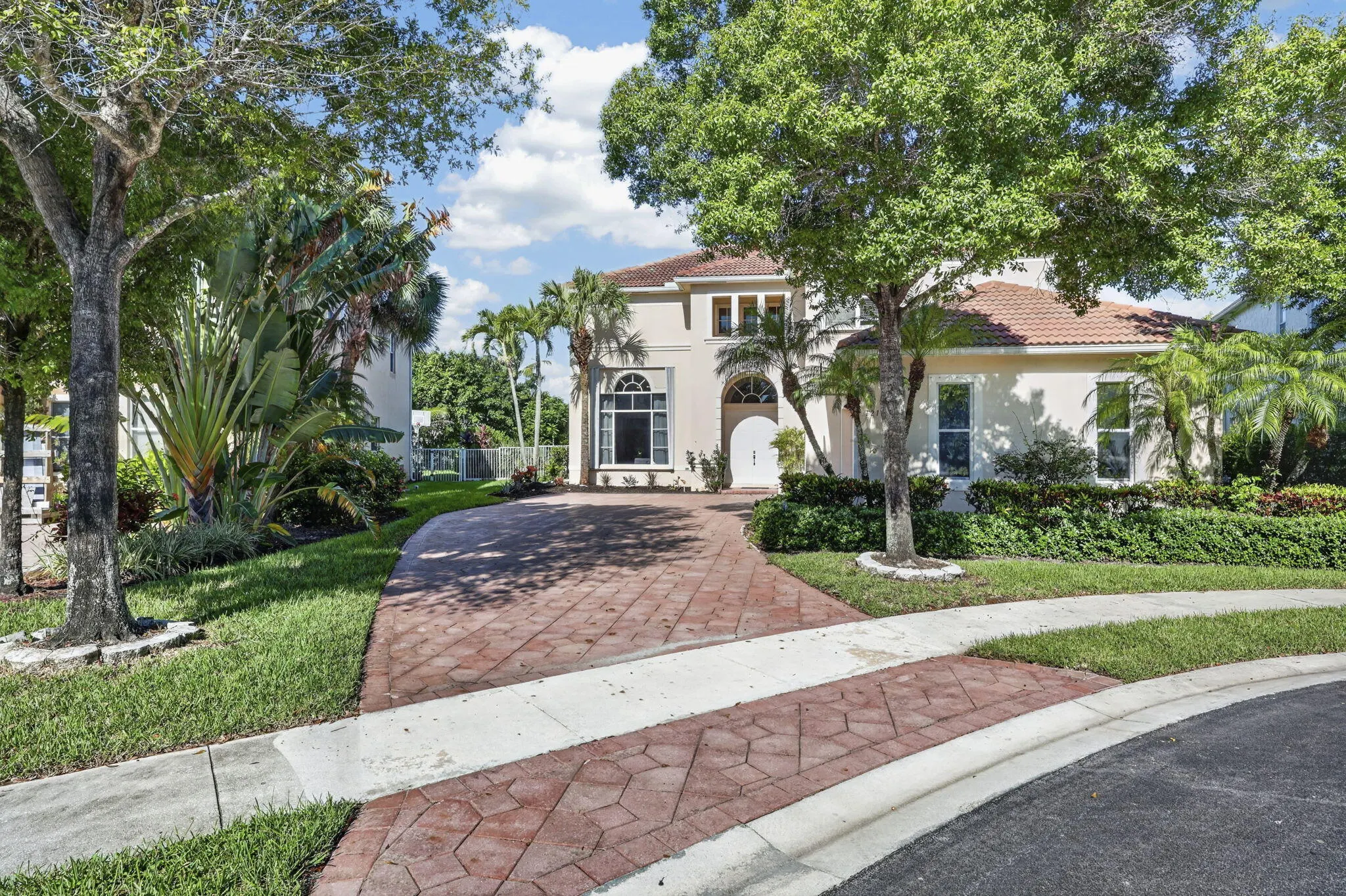 1217 CREEKSIDE Drive