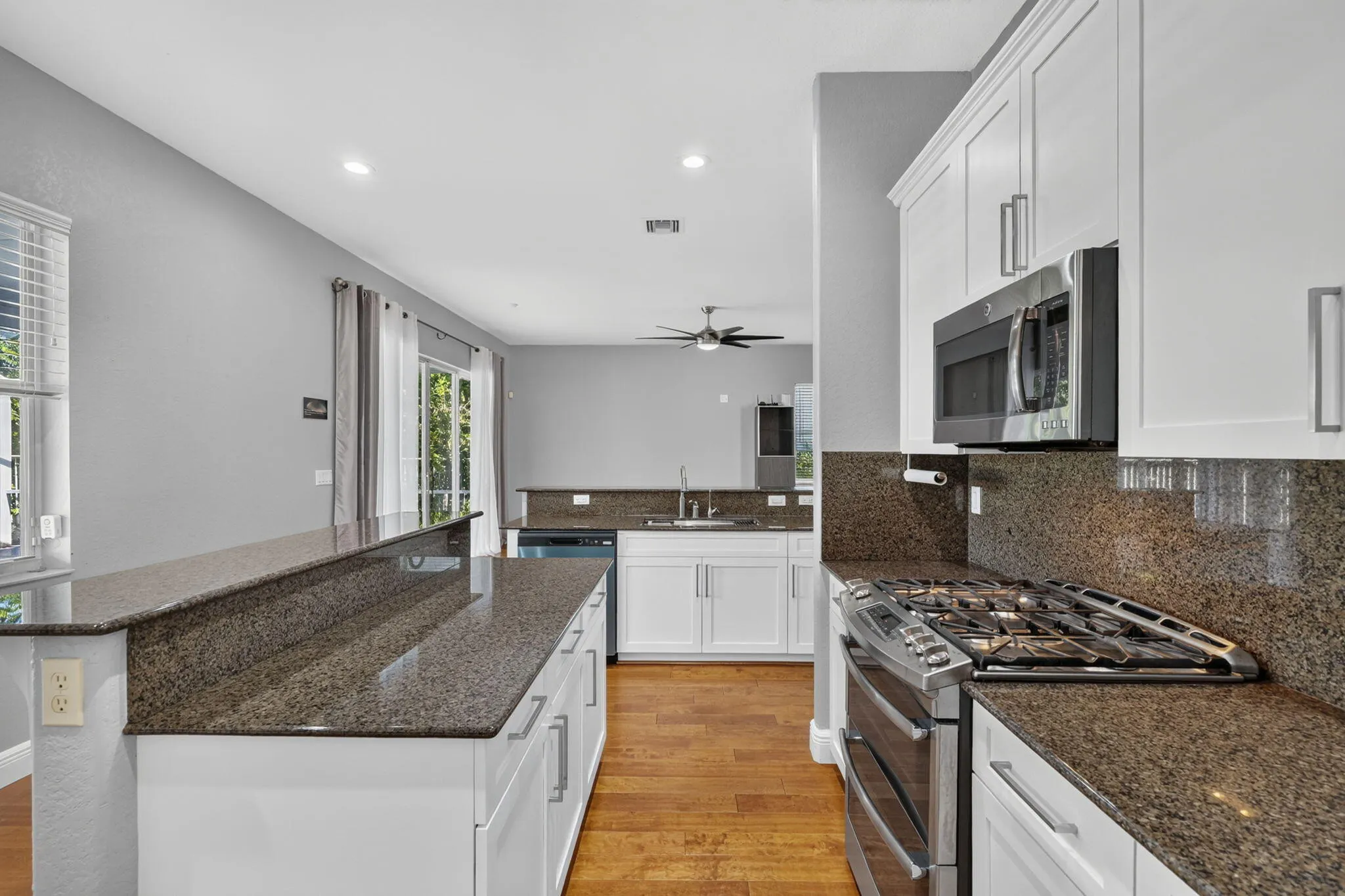 1217 CREEKSIDE Drive