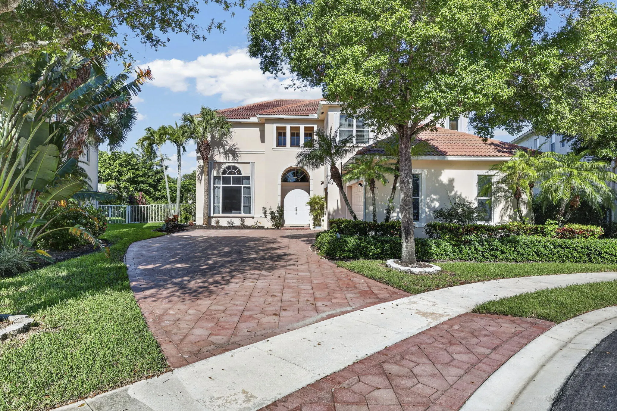 1217 CREEKSIDE Drive
