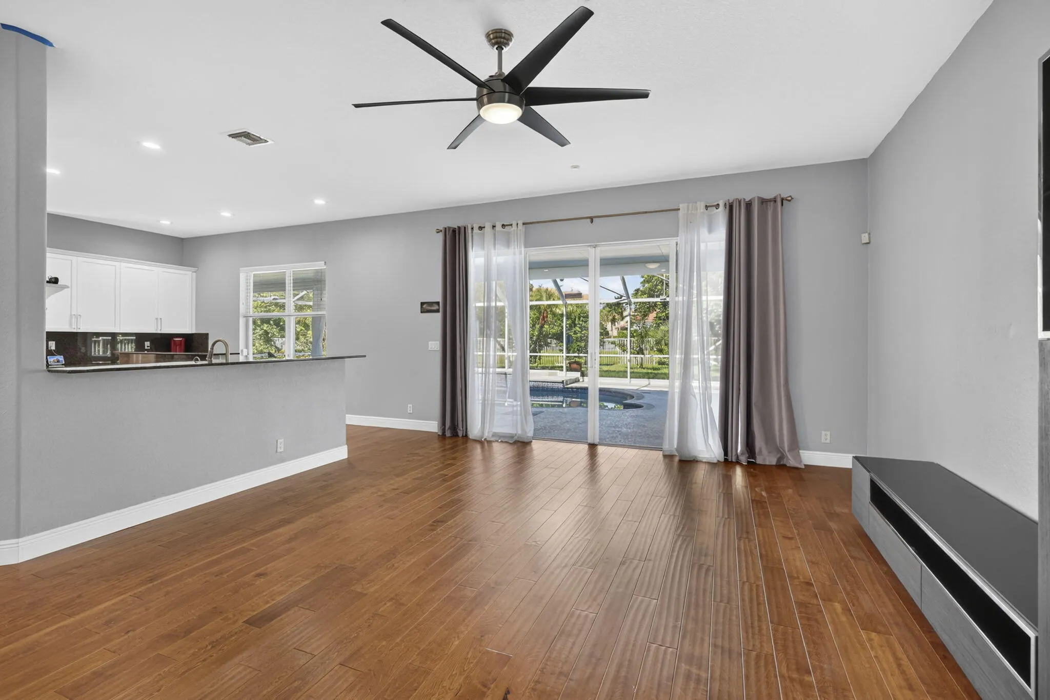 1217 CREEKSIDE Drive