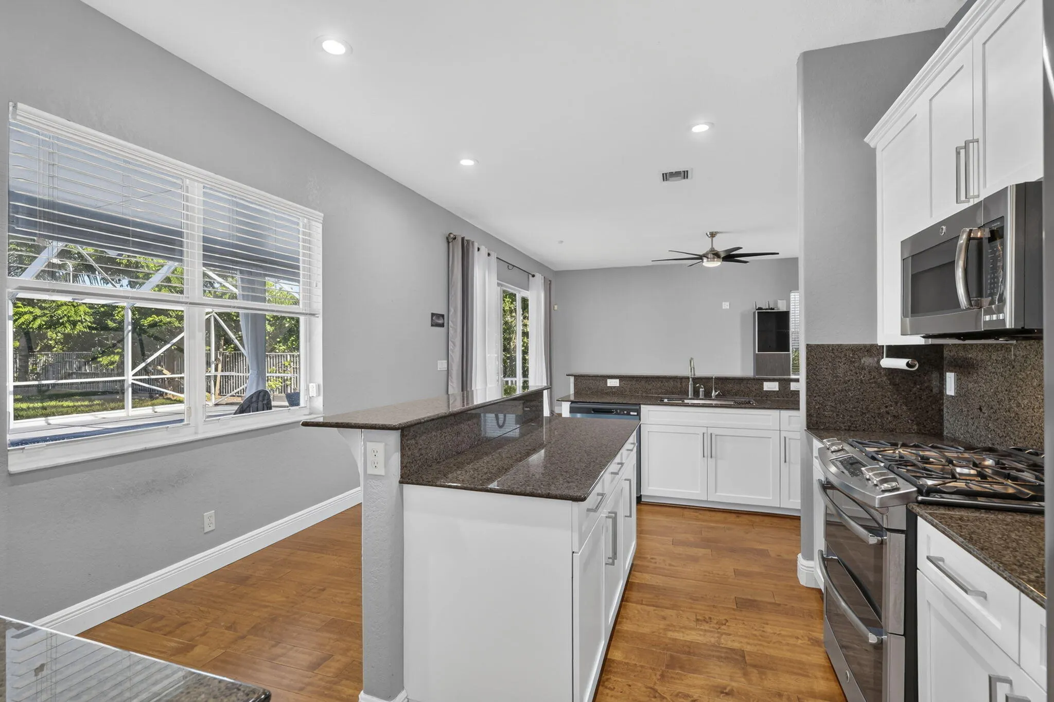 1217 CREEKSIDE Drive
