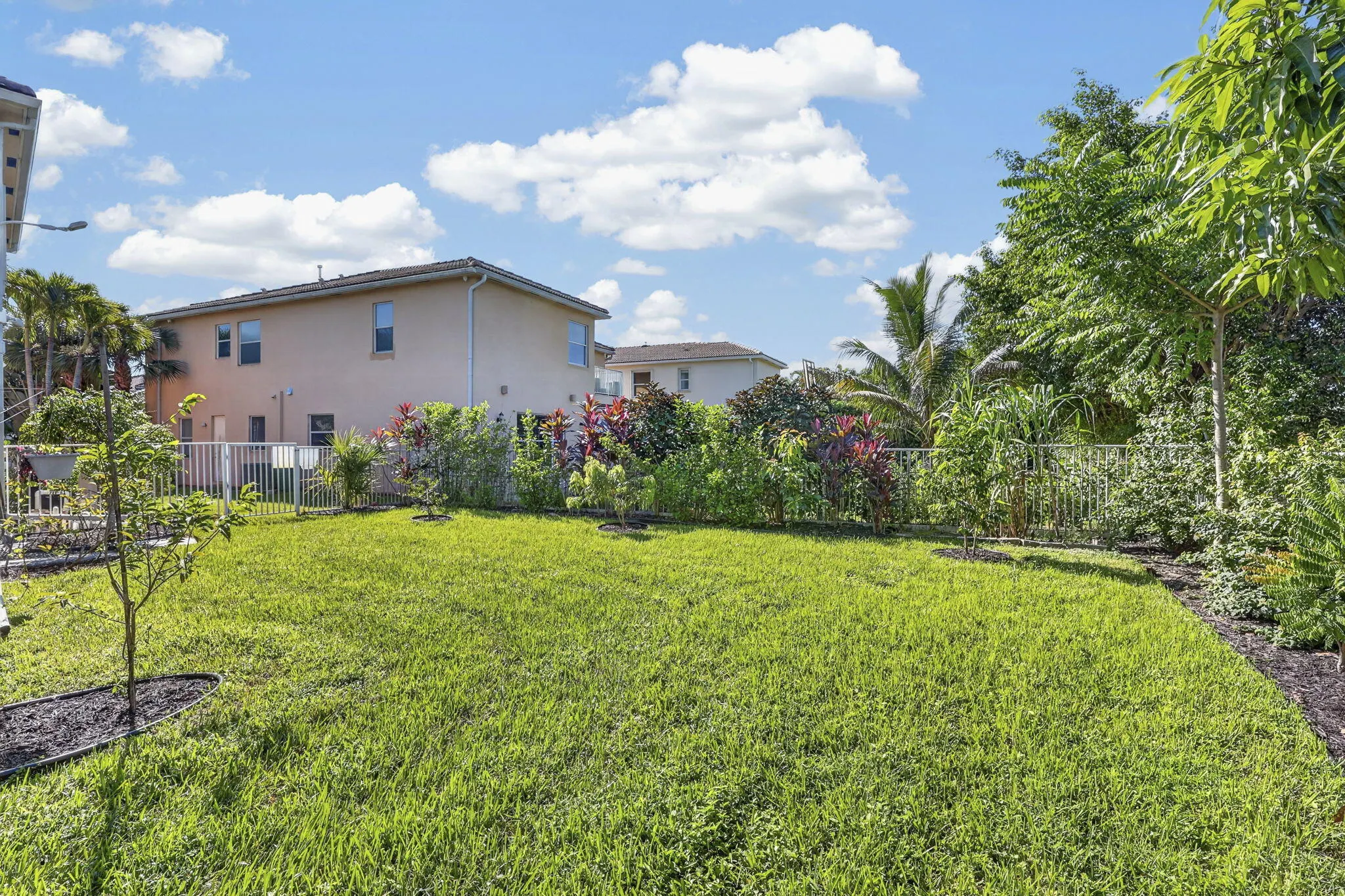 1217 CREEKSIDE Drive