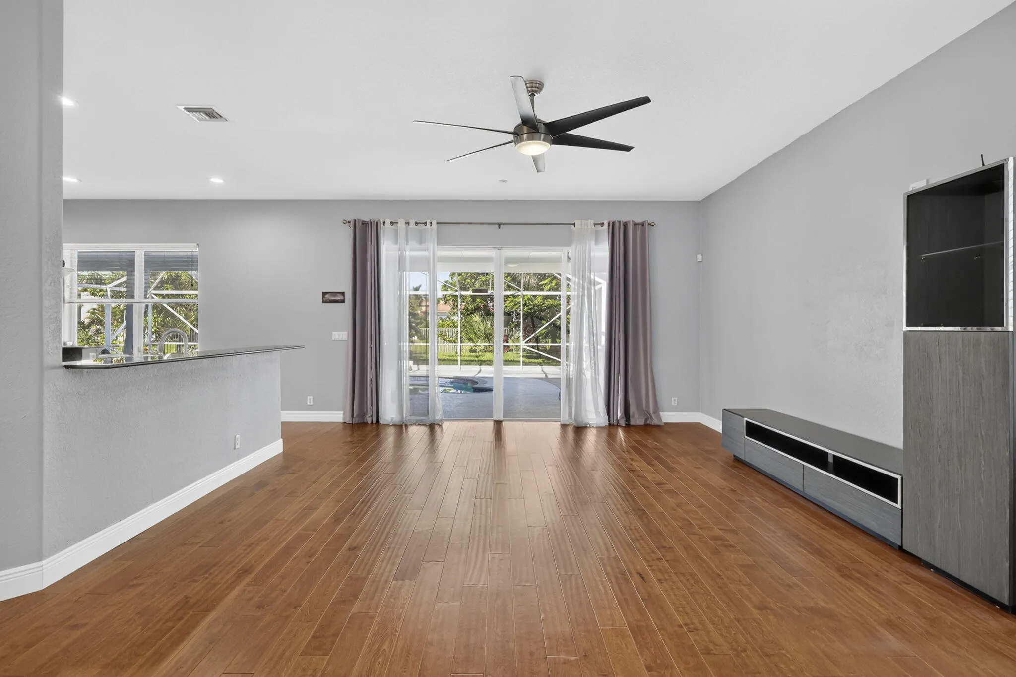 1217 CREEKSIDE Drive