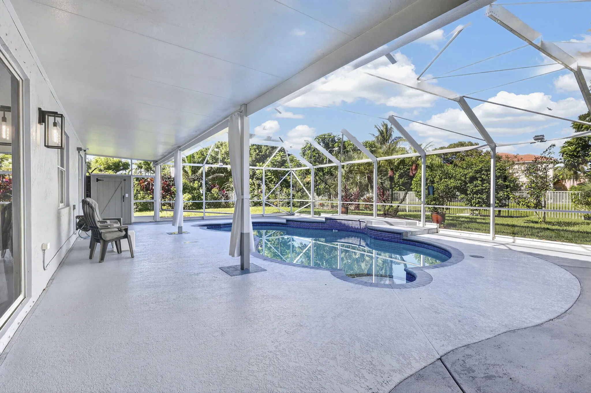 1217 CREEKSIDE Drive