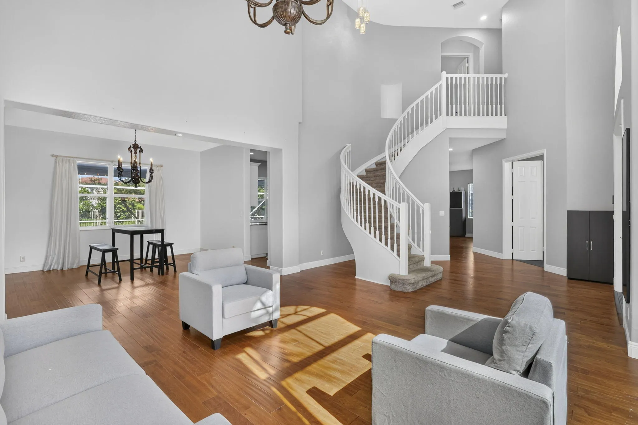 1217 CREEKSIDE Drive