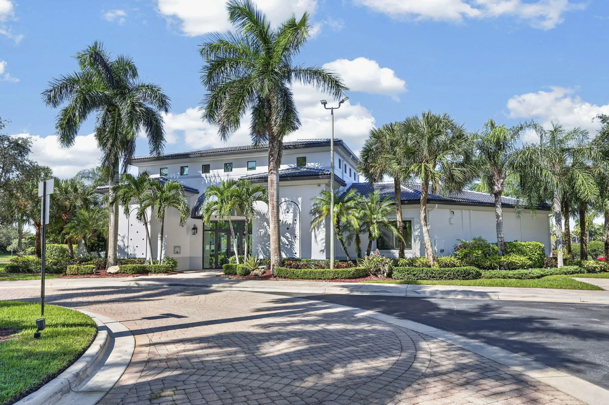 1217 CREEKSIDE Drive