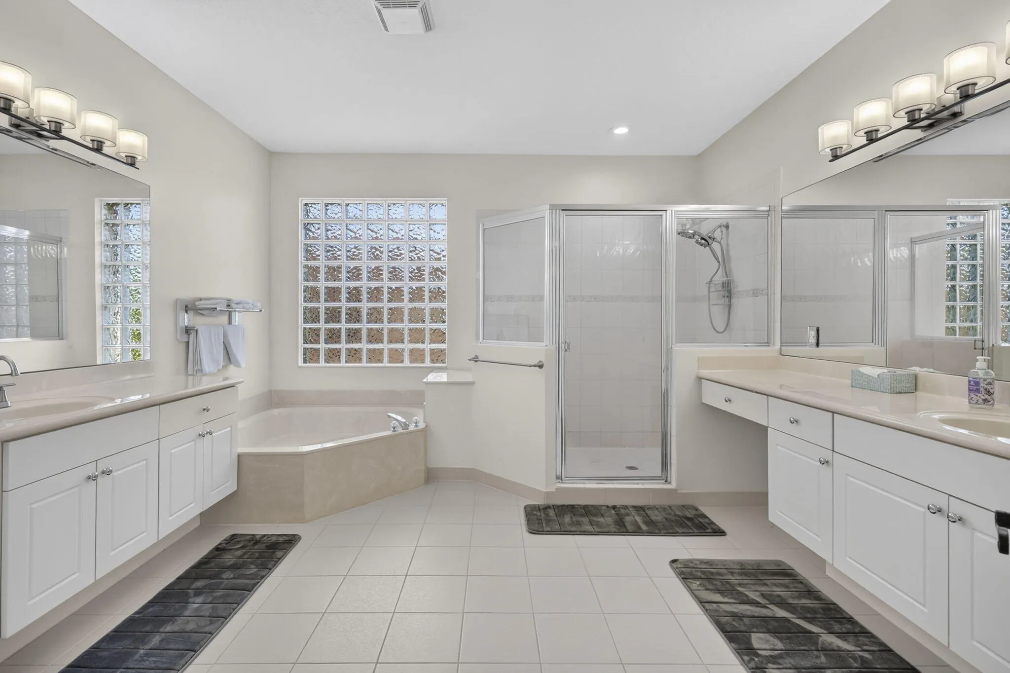 1217 CREEKSIDE Drive