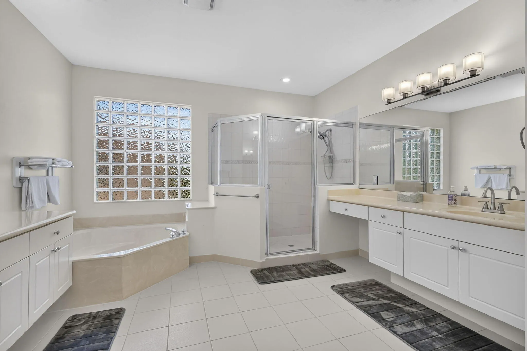 1217 CREEKSIDE Drive