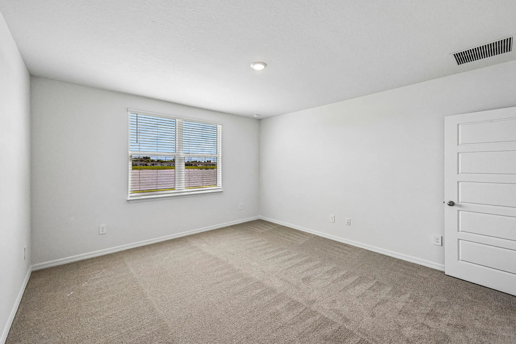 5590 HAMPTON PARK Circle