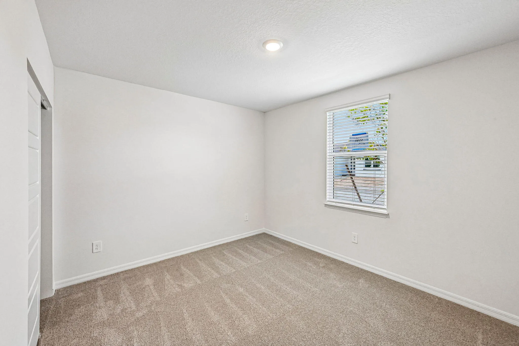 5590 HAMPTON PARK Circle