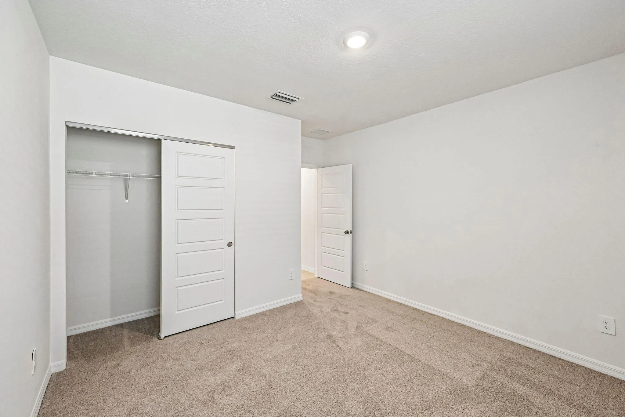 5590 HAMPTON PARK Circle