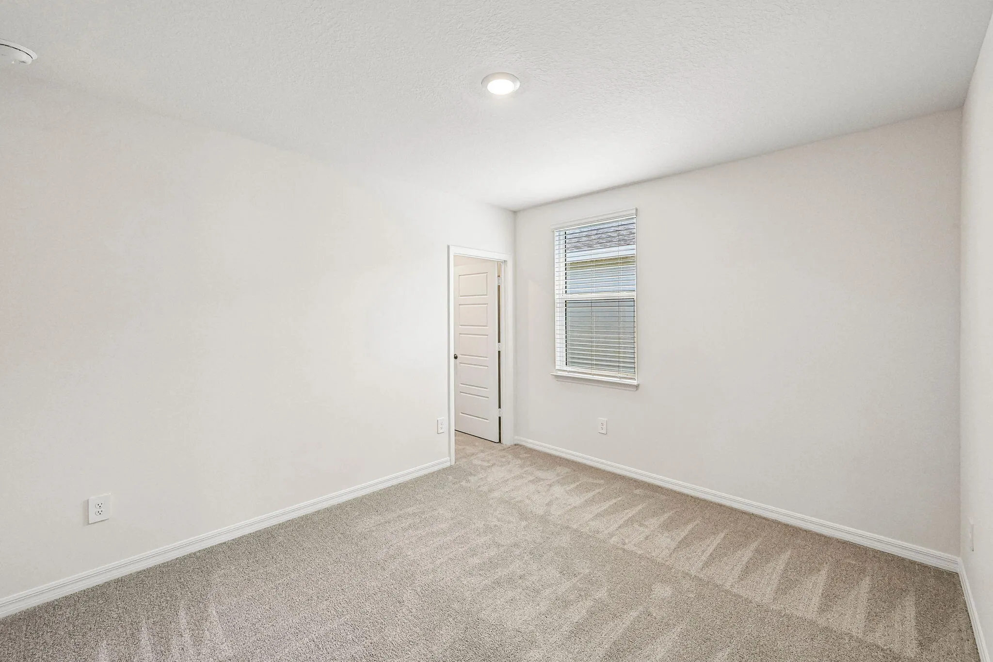 5590 HAMPTON PARK Circle