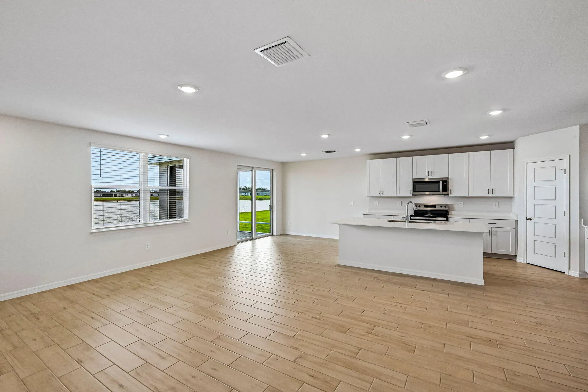 5590 HAMPTON PARK Circle