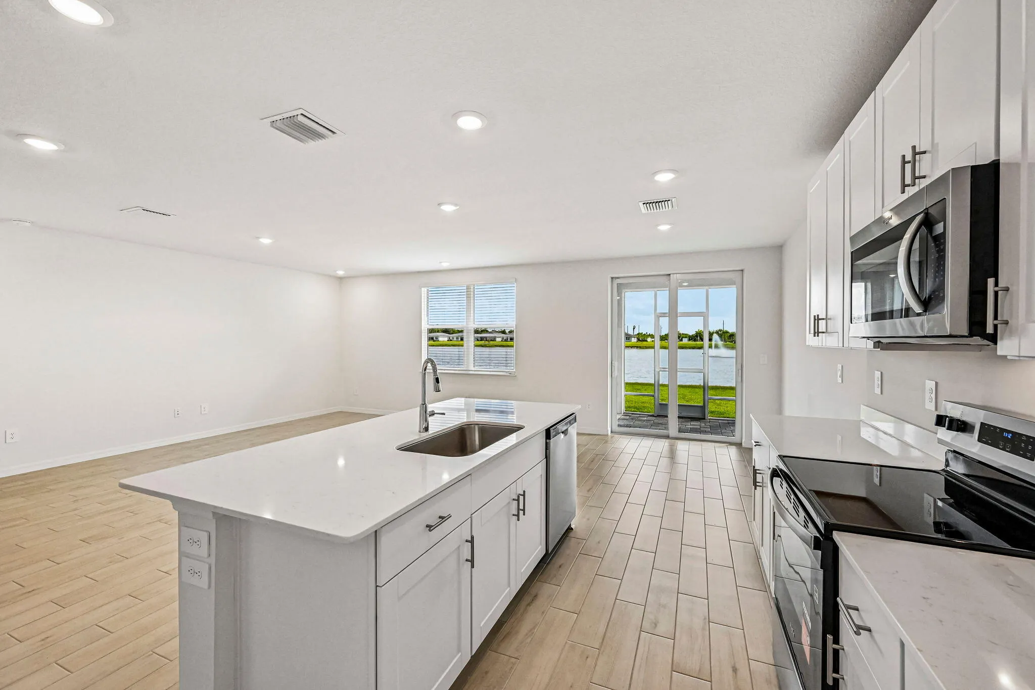 5590 HAMPTON PARK Circle