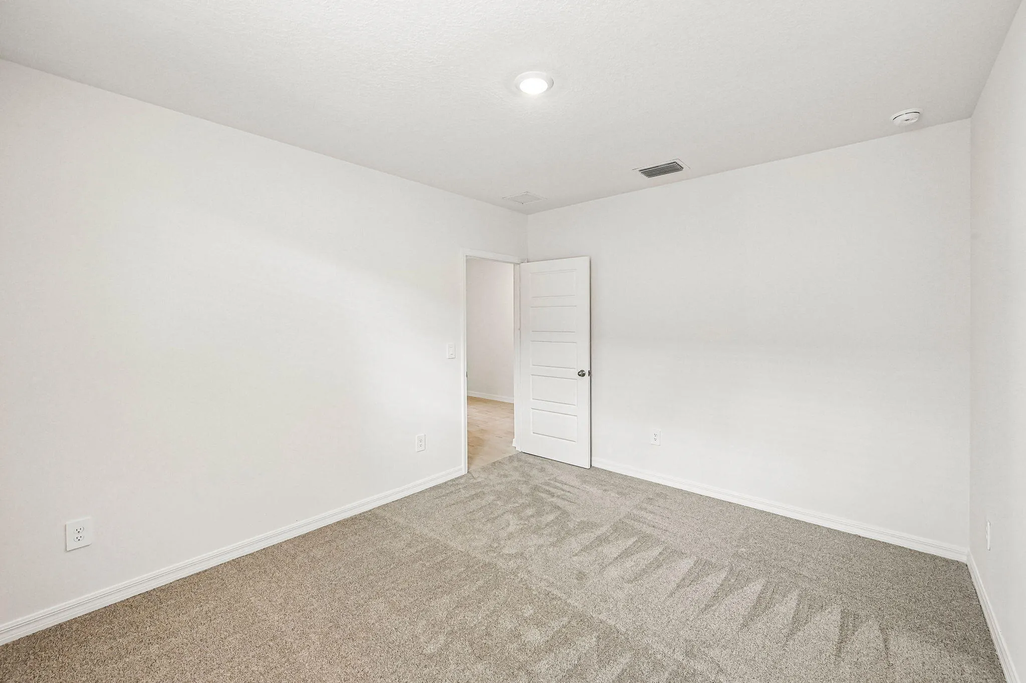 5590 HAMPTON PARK Circle