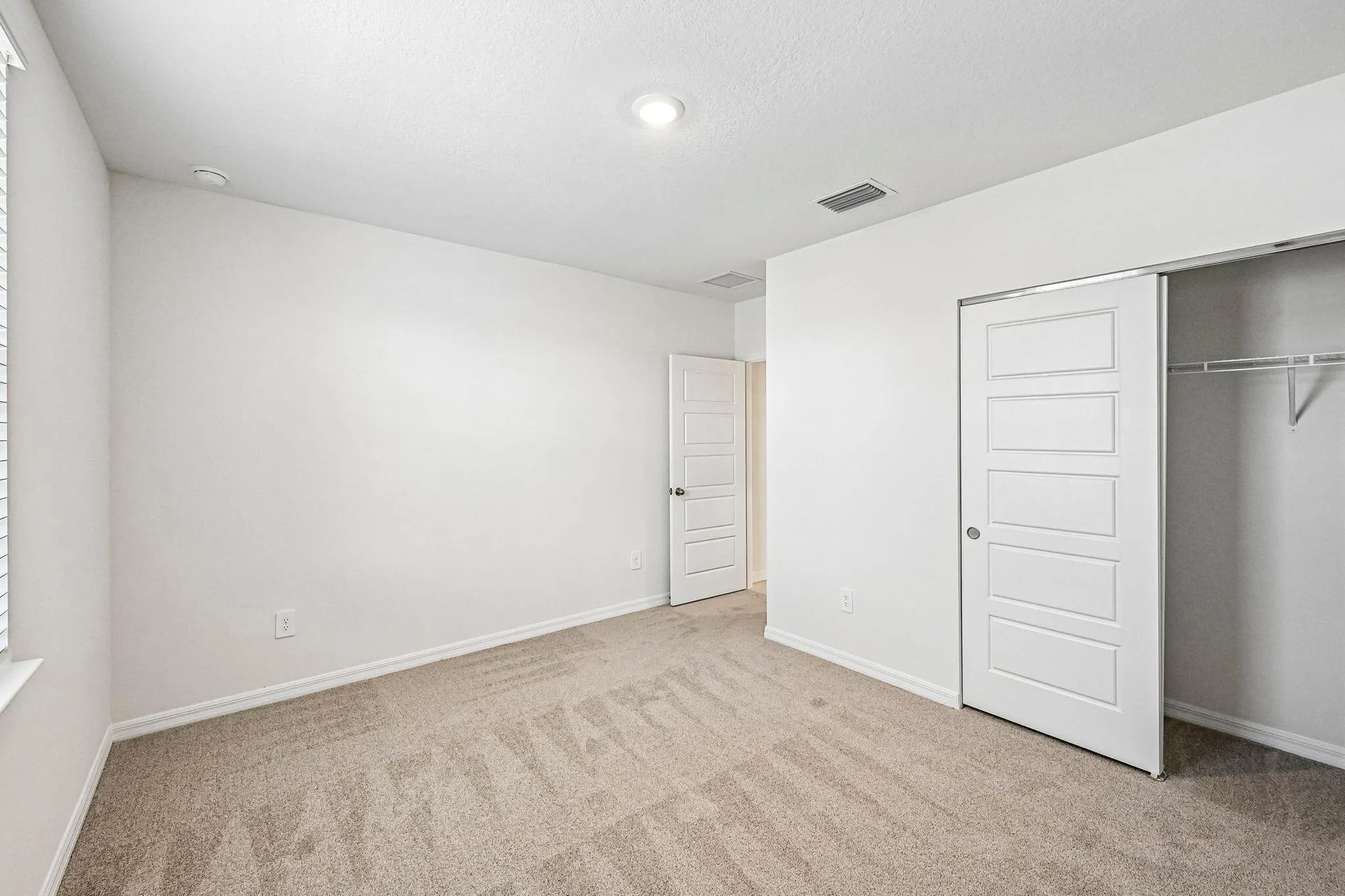 5590 HAMPTON PARK Circle