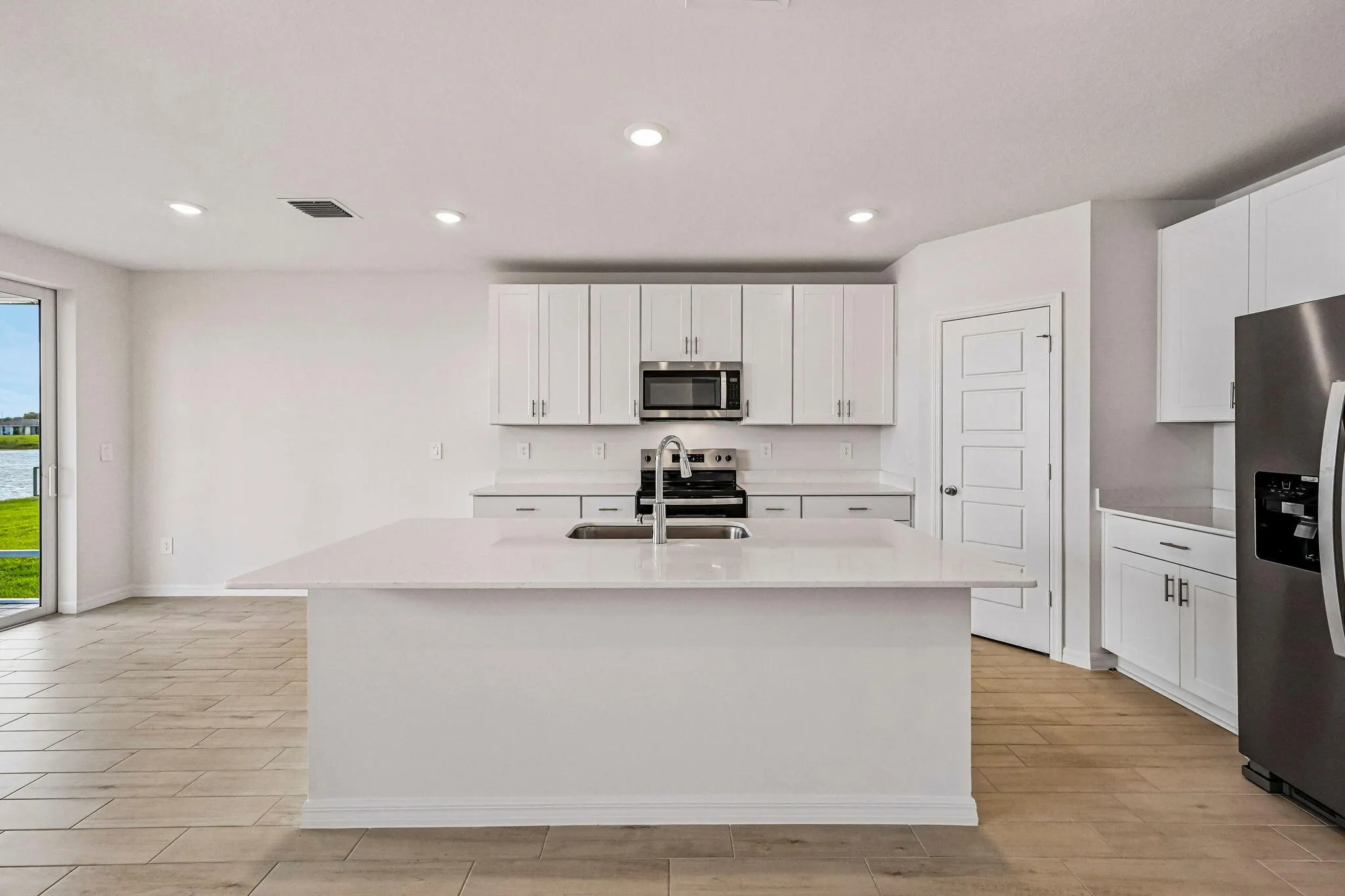 5590 HAMPTON PARK Circle