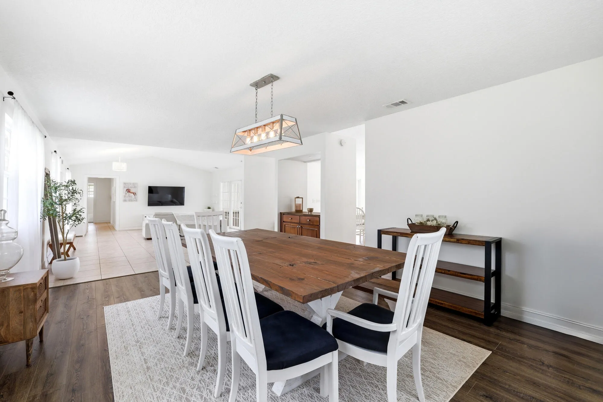 785 CINDY Drive