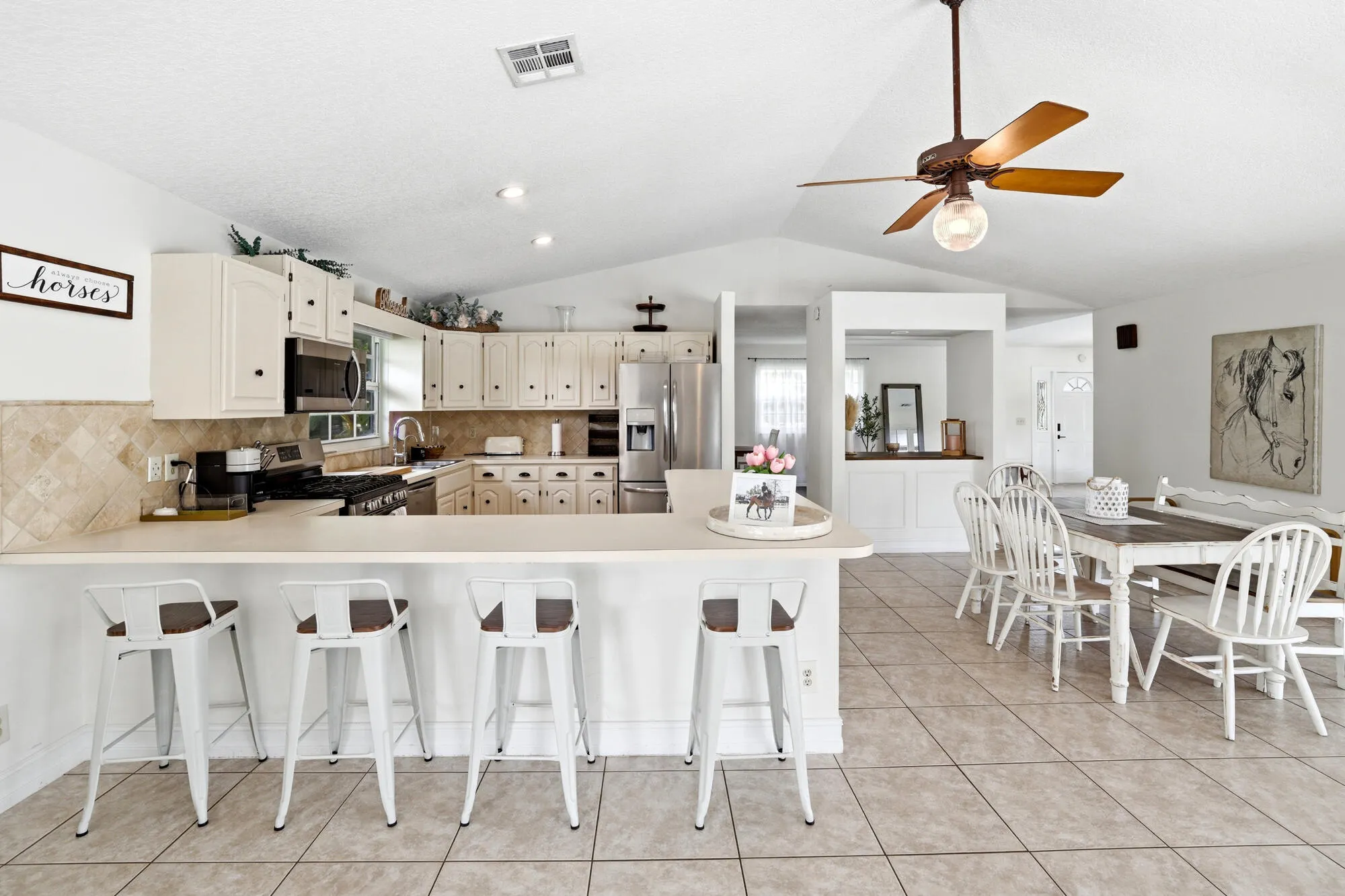 785 CINDY Drive