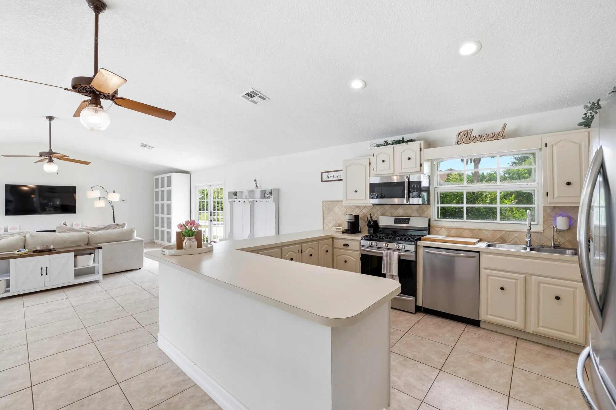 785 CINDY Drive
