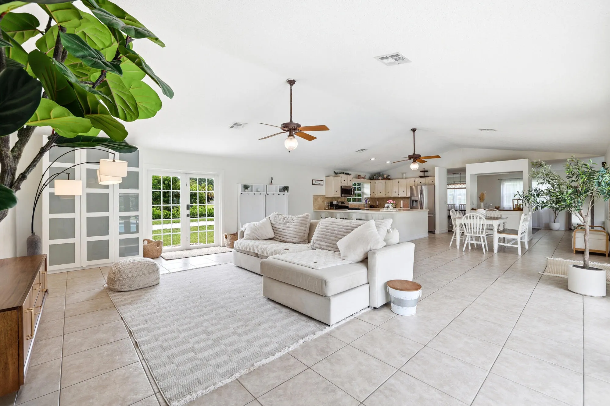 785 CINDY Drive