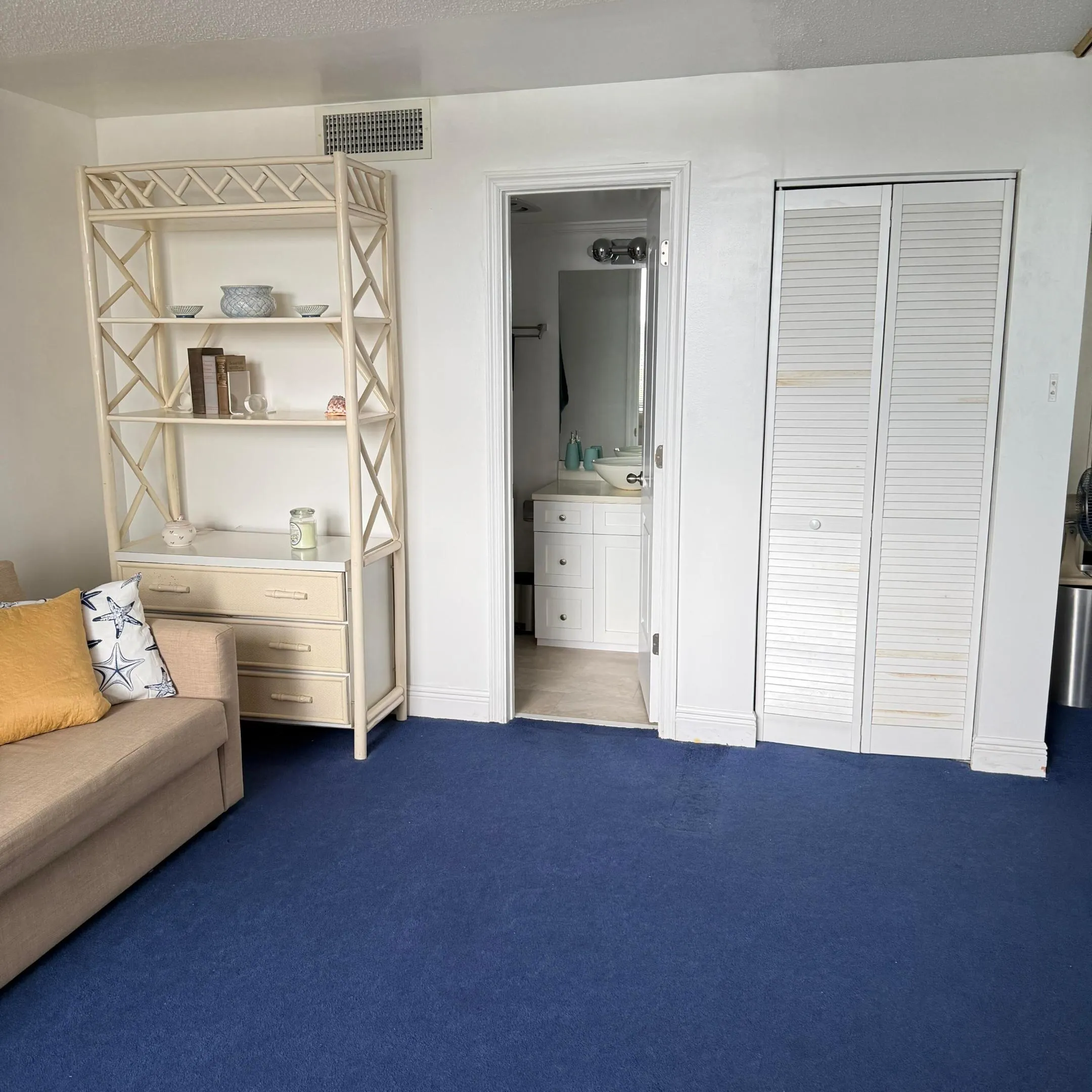 4832 ESEDRA Court #207
