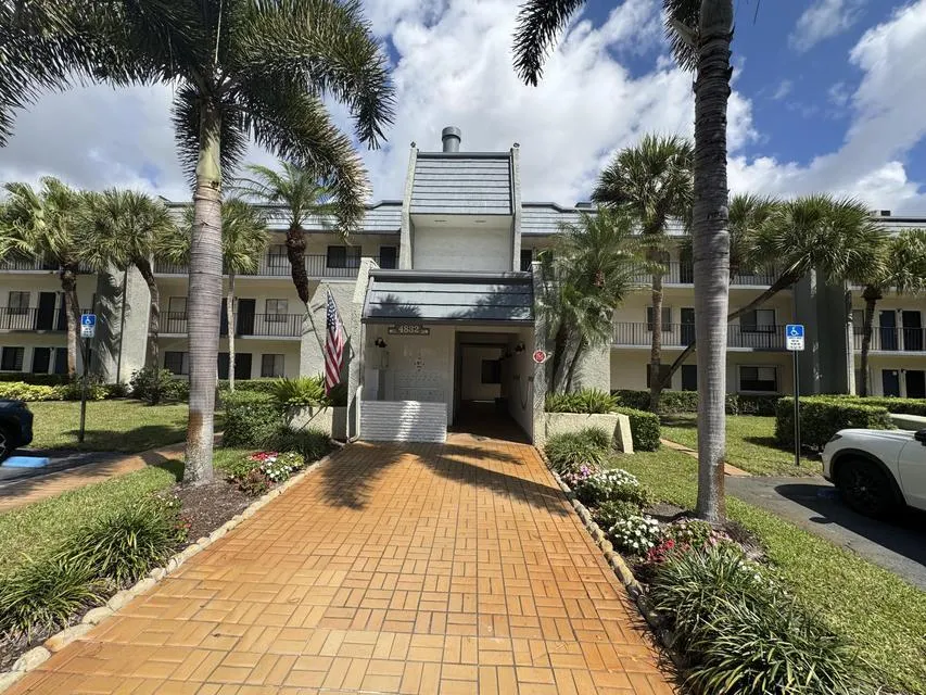 4832 ESEDRA Court #207