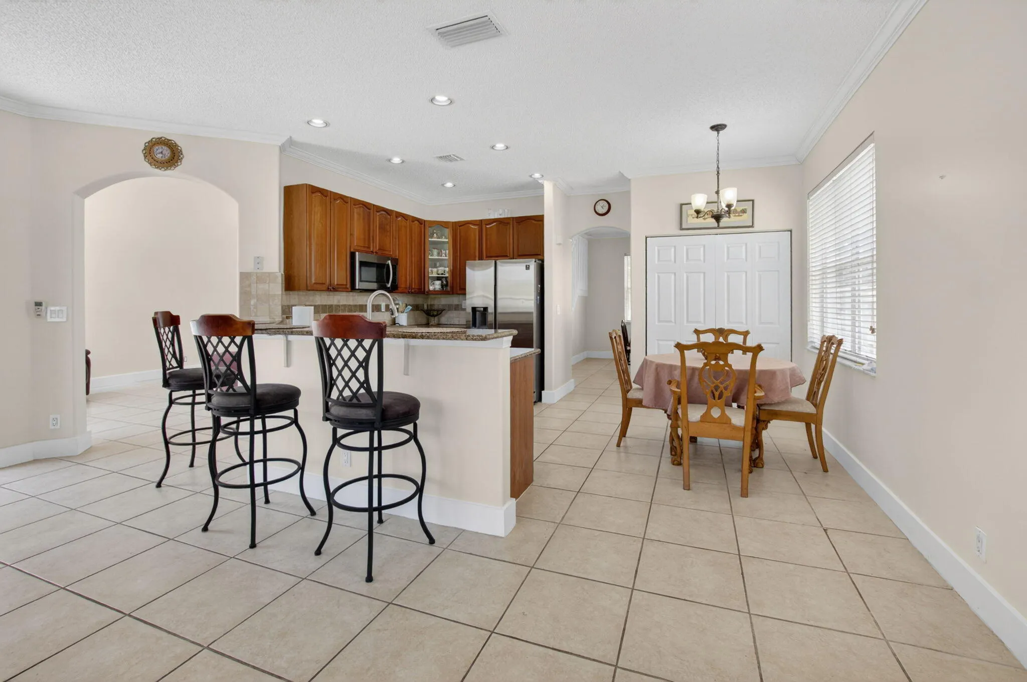 6207 SHADOW TREE Lane
