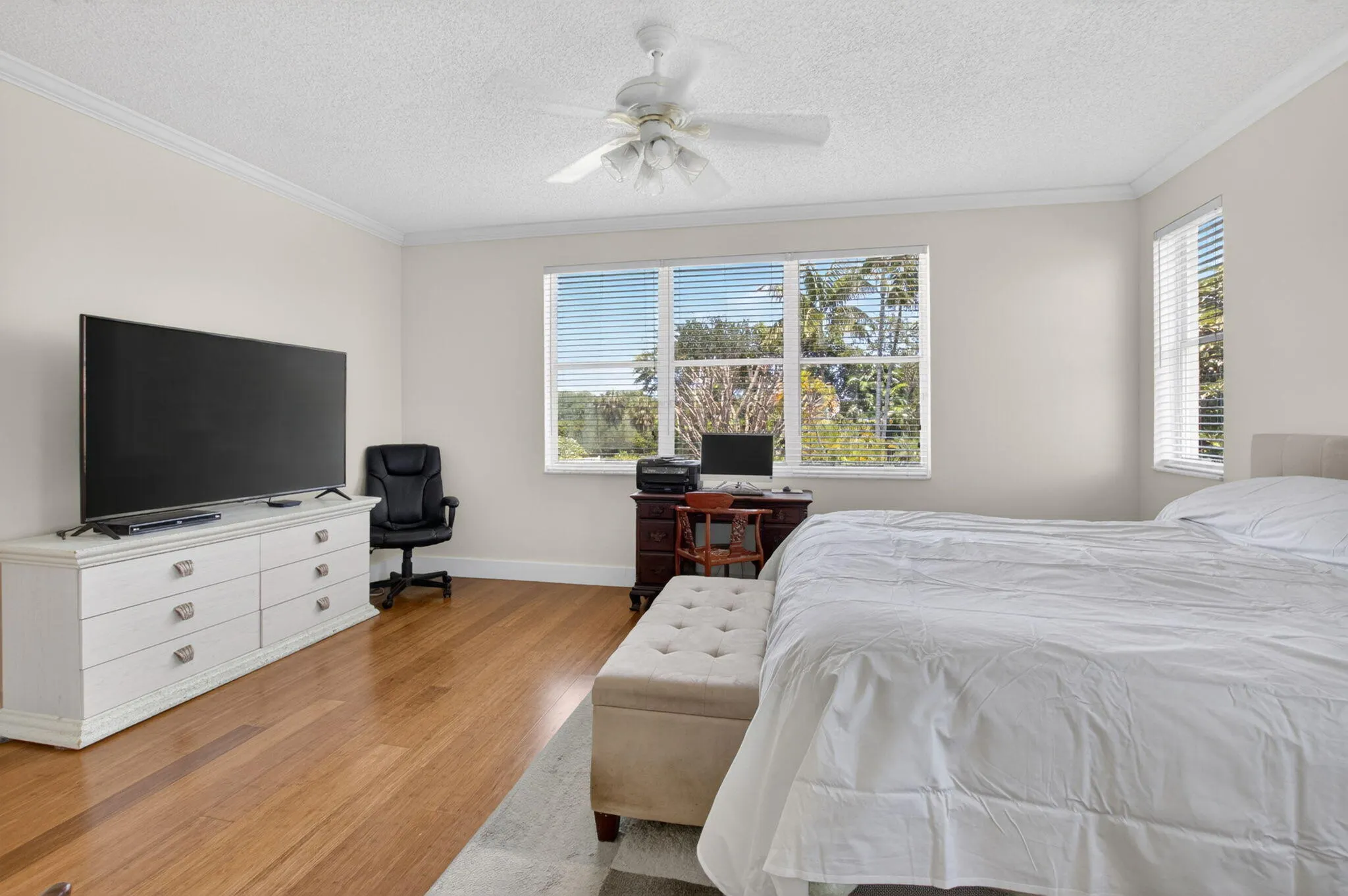 6207 SHADOW TREE Lane