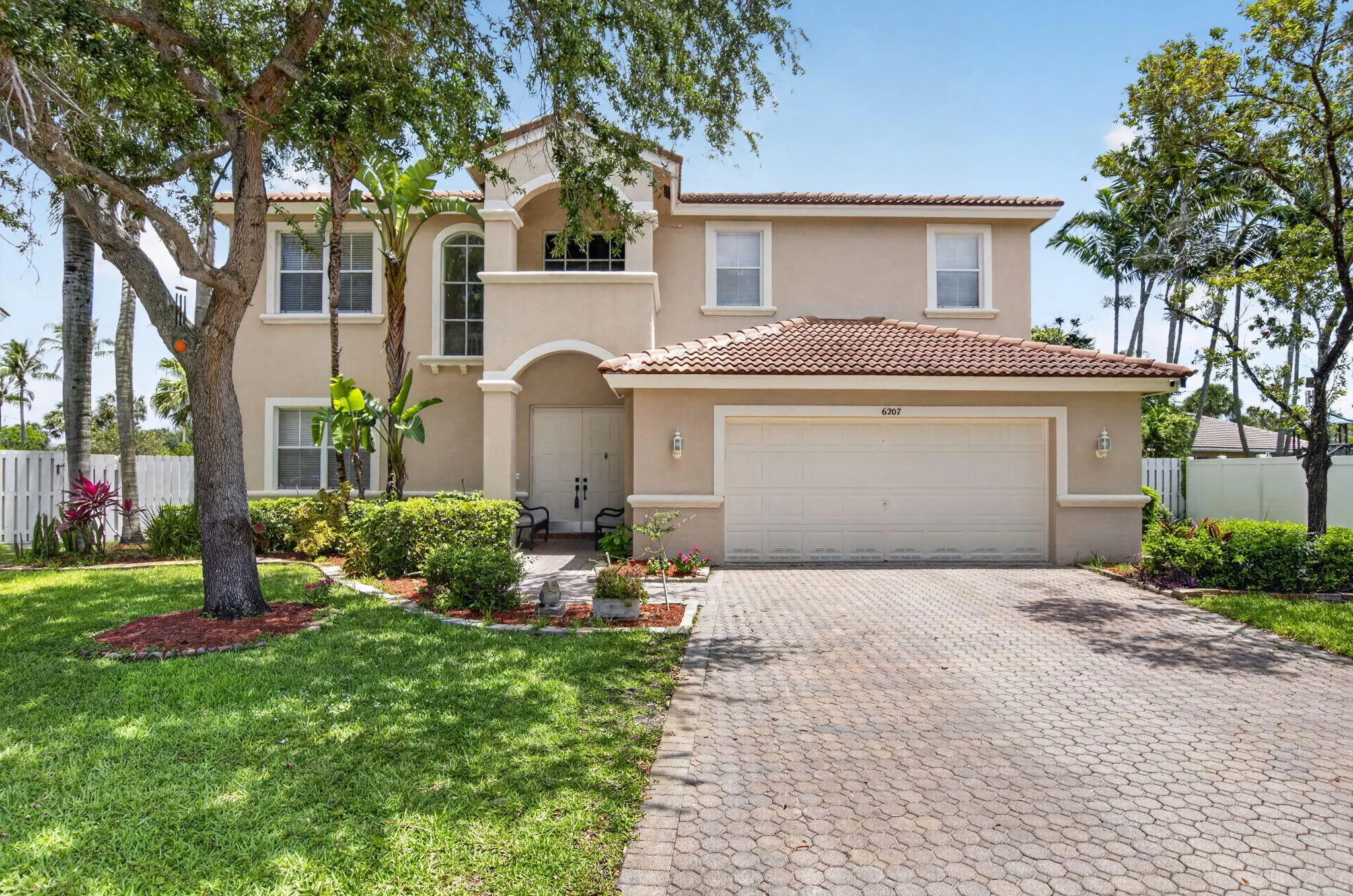 6207 SHADOW TREE Lane