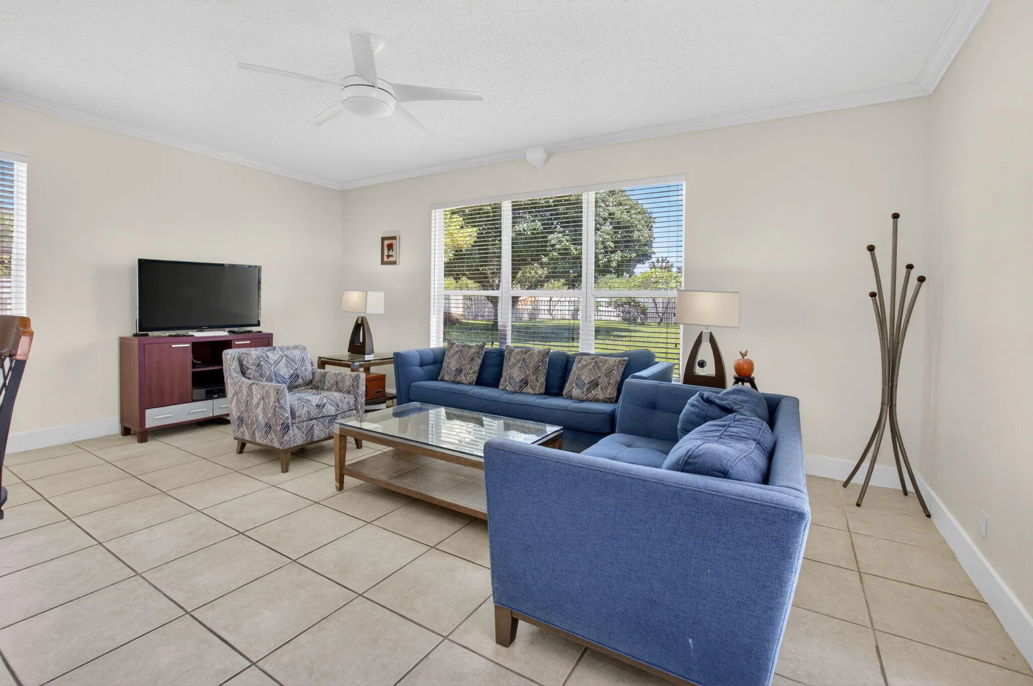 6207 SHADOW TREE Lane