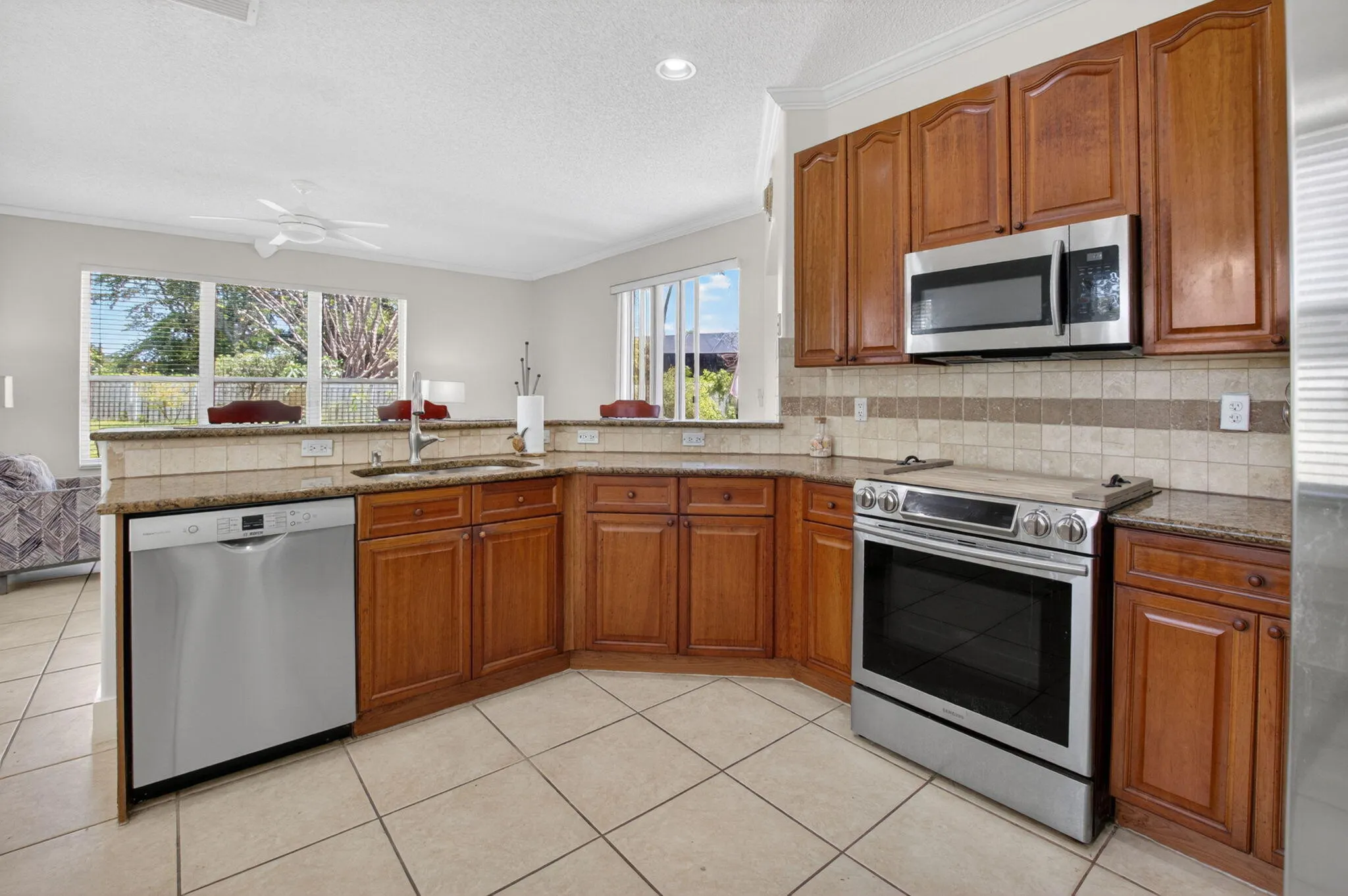 6207 SHADOW TREE Lane