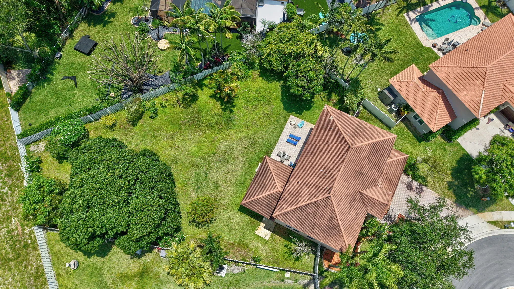 6207 SHADOW TREE Lane