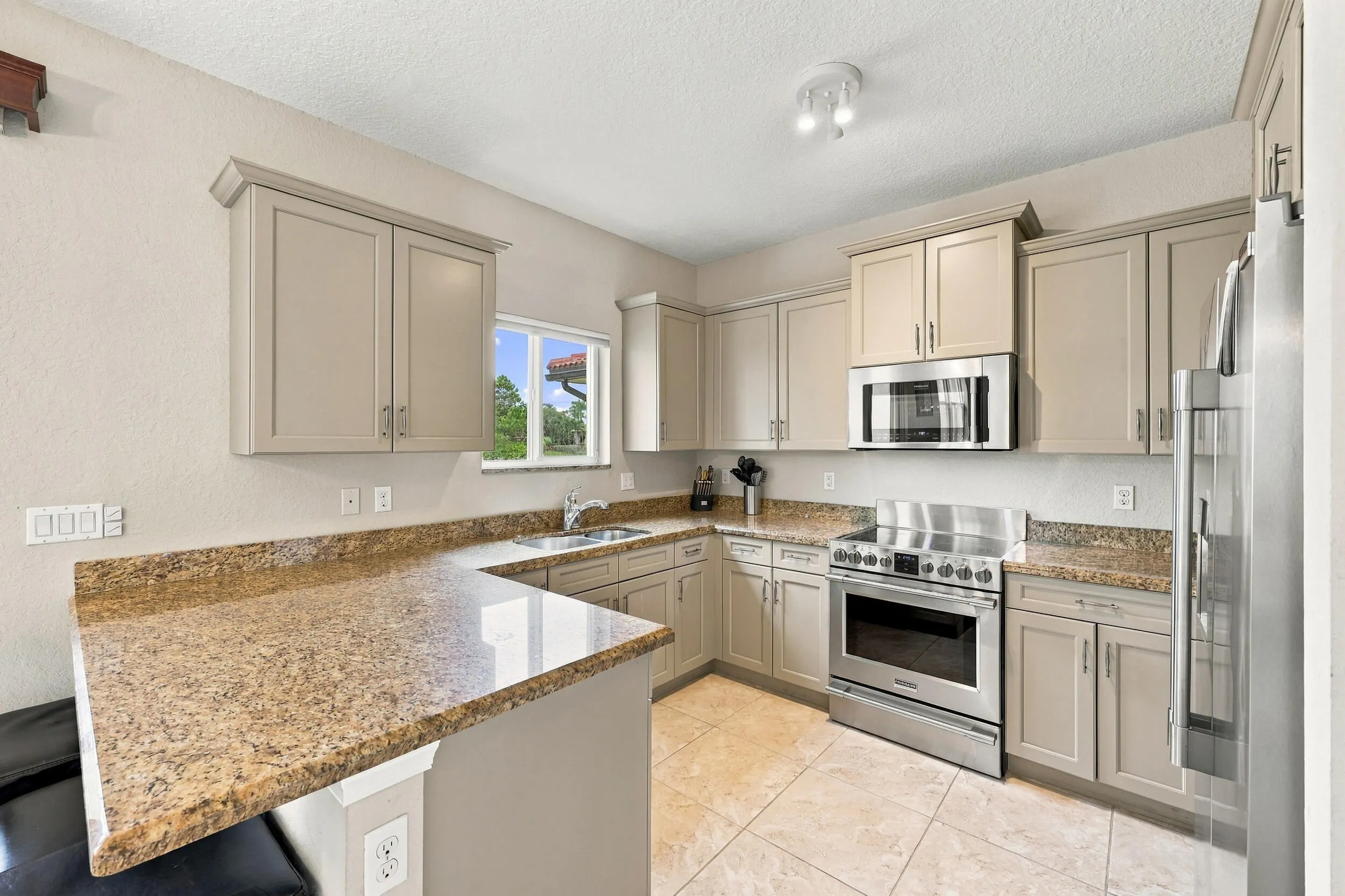6854 LANGDON Way